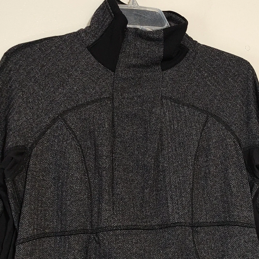 Lululemon Base Runner Half Zip size 10 - Picture 4 of 15